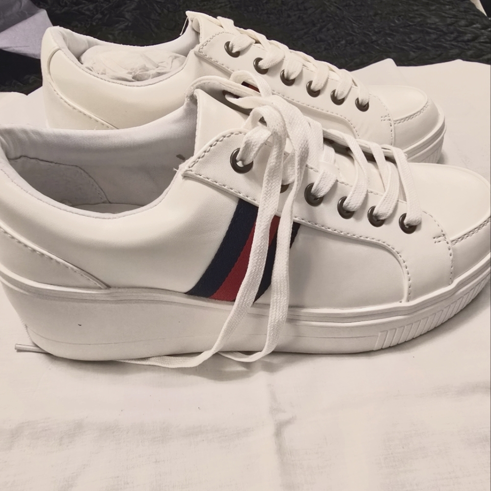 Madden girl Travis Just For Kicks Platform Striped Sneakers; sz 9 M